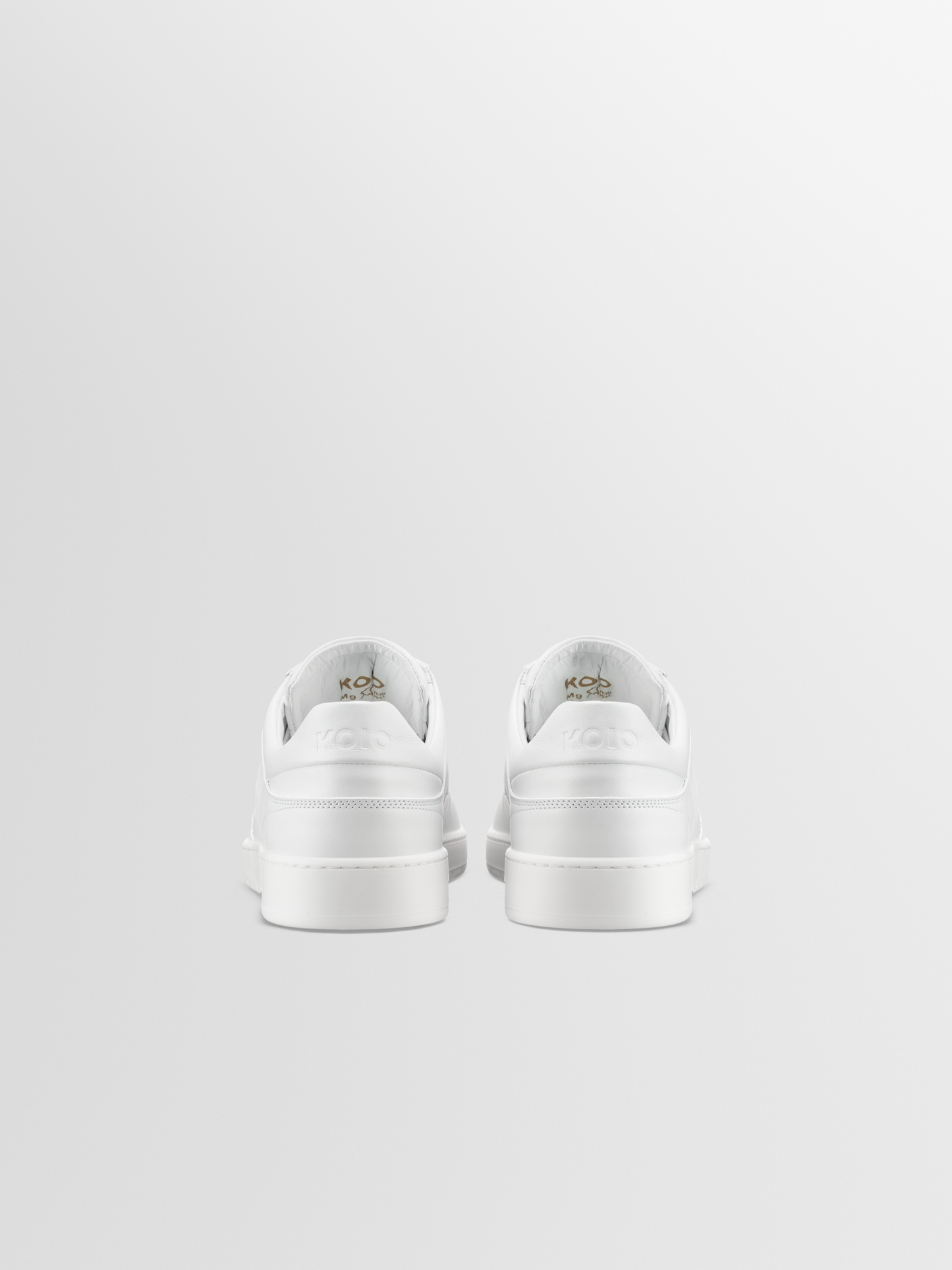 Aventino in Triple White